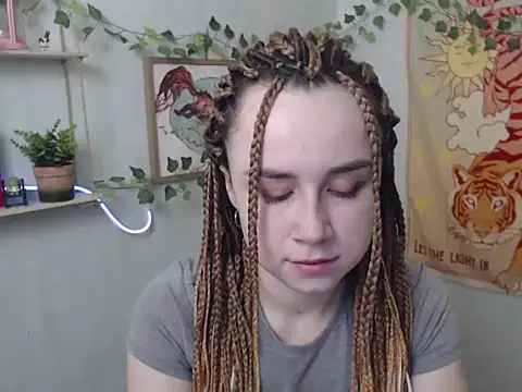 VeryVeryVeryShy  online show from May 5, 5:32 am