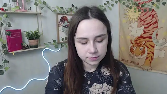 VeryVeryVeryShy  online show from April 16, 5:41 am