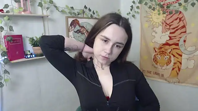 VeryVeryVeryShy  online show from April 4, 5:36 am