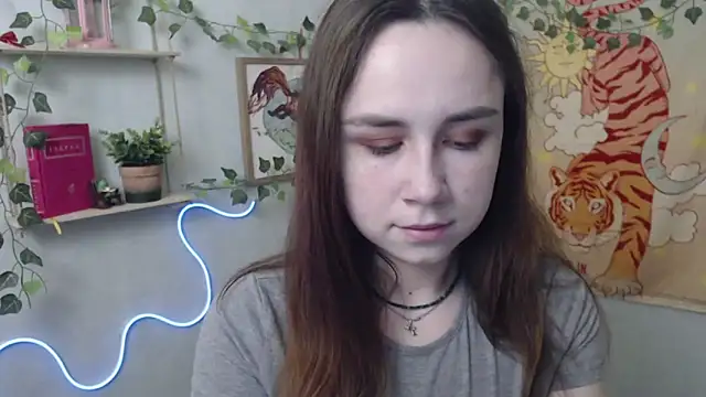 VeryVeryVeryShy  online show from April 11, 5:37 am