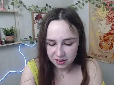 VeryVeryVeryShy  online show from April 18, 5:48 pm