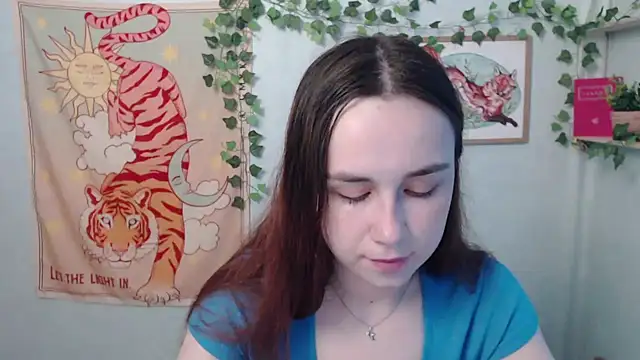 VeryVeryVeryShy  online show from June 1, 5:51 am
