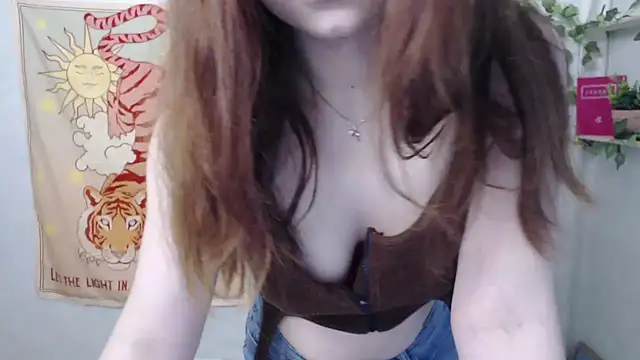 VeryVeryVeryShy  online show from May 20, 5:37 am