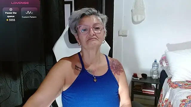 bety-cum2 online show from April 12, 9:29 pm