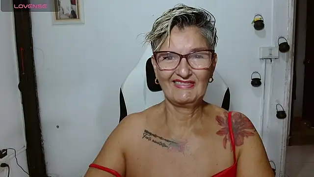 Snapshot of bety-cum2 chatting on June 23, 12:47 pm bety-cum2 online show from June 23, 12:47 pm
