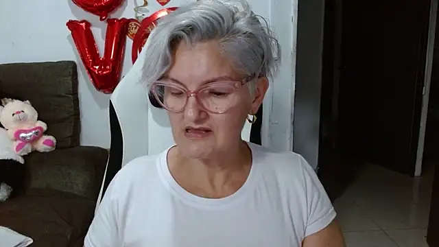 bety-cum2 online show from February 17, 11:24 pm