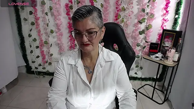 bety-cum2 online show from March 3, 1:01 pm