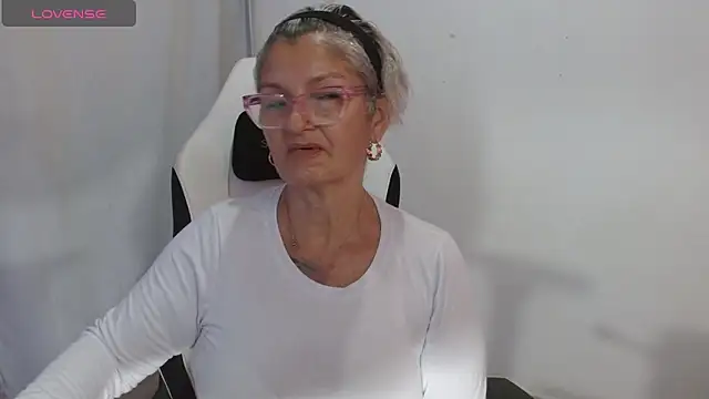 Snapshot of bety-cum2 chatting on April 30, 9:38 am bety-cum2 online show from April 30, 9:38 am