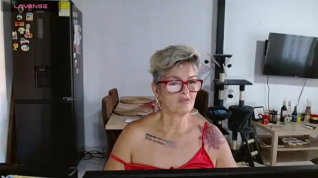 Snapshot of bety-cum2 chatting on June 16, 12:05 pm bety-cum2 online show from June 16, 12:05 pm
