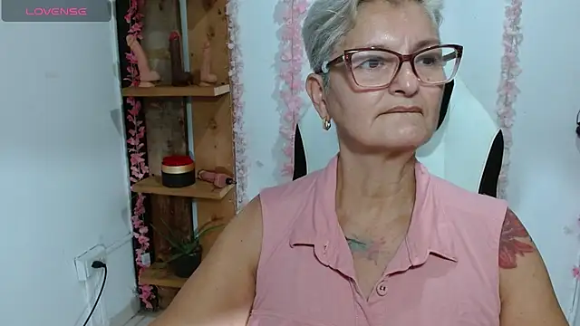 Snapshot of bety-cum2 chatting on July 16, 7:33 pm bety-cum2 online show from July 16, 7:33 pm