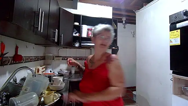 bety-cum2 online show from March 4, 7:01 pm