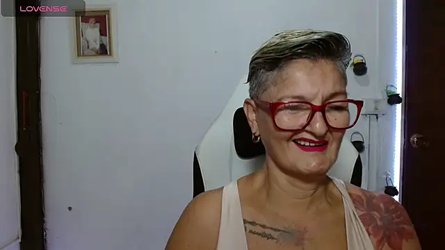 Snapshot of bety-cum2 chatting on June 17, 3:11 pm bety-cum2 online show from June 17, 3:11 pm