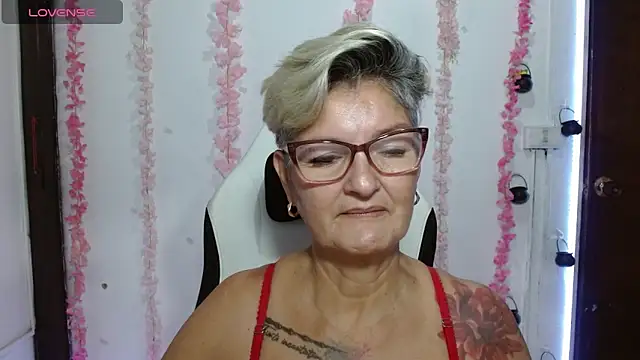 Snapshot of bety-cum2 chatting on July 1, 10:59 am bety-cum2 online show from July 1, 10:59 am