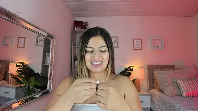 Snapshot of little_antonela chatting on February 6, 2:15 pm little antonela online show from February 6, 2:15 pm