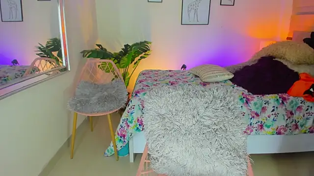 Snapshot of little_antonela chatting on September 25, 3:29 pm little antonela online show from September 25, 3:29 pm