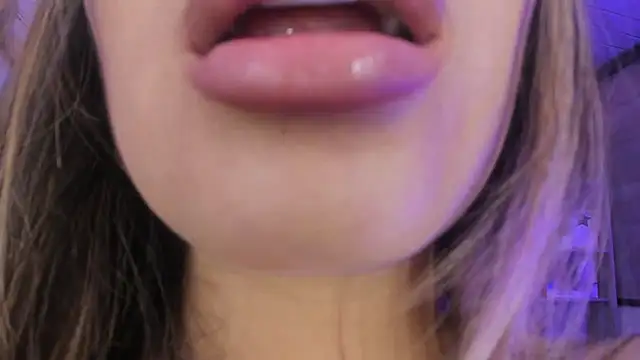 Snapshot of little_antonela chatting on March 19, 6:55 pm little antonela online show from March 19, 6:55 pm