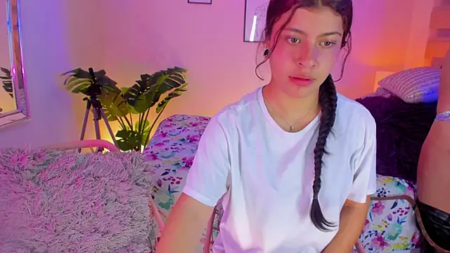 Snapshot of little_antonela chatting on September 8, 3:11 pm little antonela online show from September 8, 3:11 pm