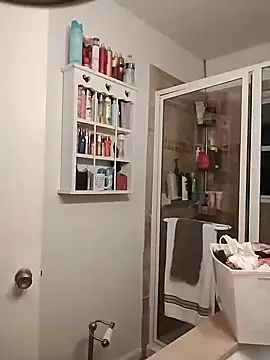 Snapshot of goddessnathalie1 chatting on December 28, 3:47 am goddessnathalie1 online show from December 28, 3:47 am