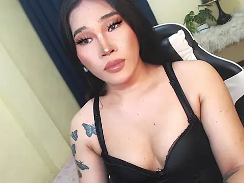 Snapshot of Ur_Fantastic_Lina chatting on November 3, 8:34 pm Ur Fantastic Lina online show from November 3, 8:34 pm