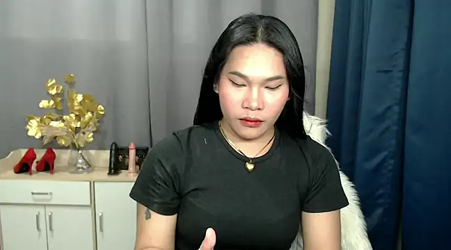 Snapshot of Ur_Fantastic_Lina chatting on December 24, 6:50 pm Ur Fantastic Lina online show from December 24, 6:50 pm