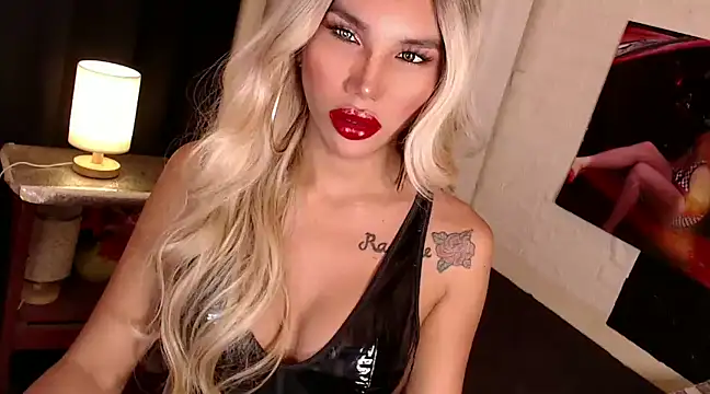 Snapshot of Your_Sex_EnchantressXx chatting on December 14, 12:22 pm Your Sex EnchantressXx online show from December 14, 12:22 pm