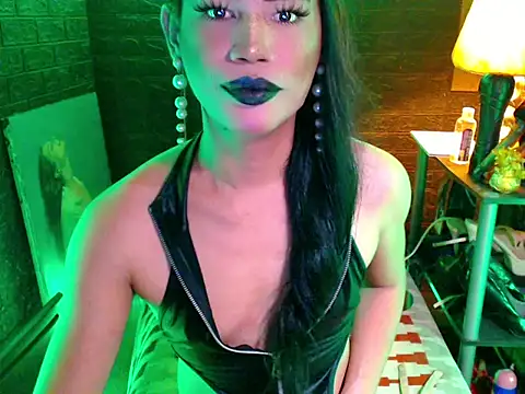 Snapshot of sweetsinner_xx chatting on June 4, 6:56 pm sweetsinner xx online show from June 4, 6:56 pm