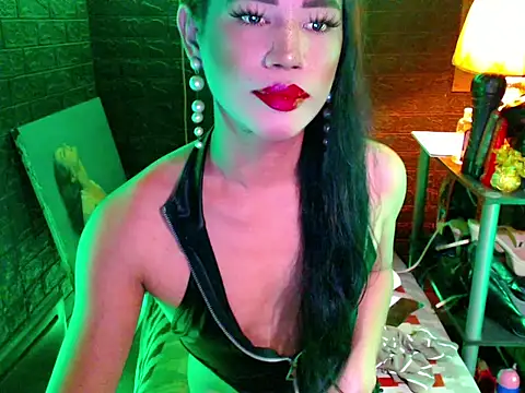 Snapshot of sweetsinner_xx chatting on June 9, 9:38 pm sweetsinner xx online show from June 9, 9:38 pm
