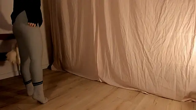 hee jeen online show from February 21, 4:05 pm