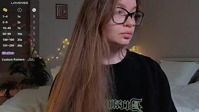 Virtual Girll online show from October 23, 8:18 pm