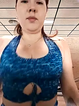Snapshot of mady_gigi chatting on March 5, 9:16 am mady gigi online show from March 5, 9:16 am