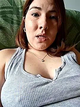 Snapshot of mady_gigi chatting on February 12, 11:29 am mady gigi online show from February 12, 11:29 am