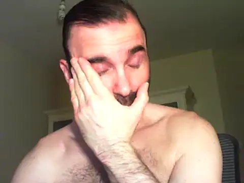 Snapshot of oneman555@xh chatting on March 18, 1:02 am oneman555xh online show from March 18, 1:02 am