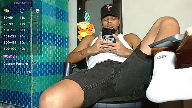 Snapshot of Bigcock_21cm_ chatting on May 14, 11:18 am Bigcock 21cm online show from May 14, 11:18 am