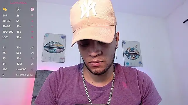 Snapshot of Bigcock_21cm_ chatting on December 5, 8:17 pm Bigcock 21cm  online show from December 5, 8:17 pm