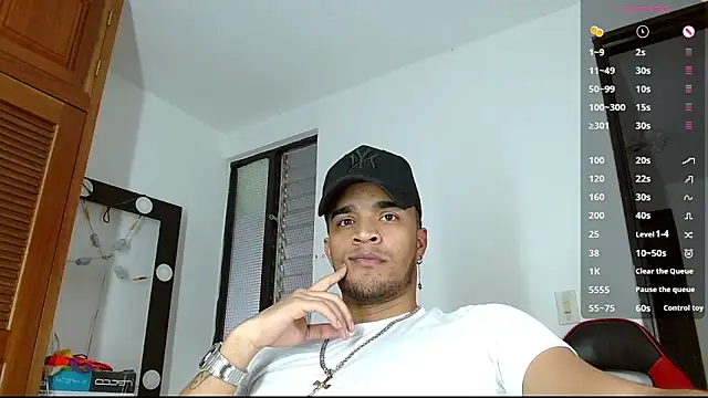 Snapshot of Bigcock_21cm_ chatting on February 21, 10:26 pm Bigcock 21cm  online show from February 21, 10:26 pm