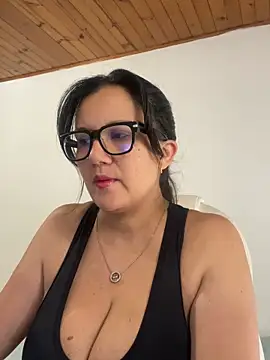 SWEETLILY18 online show from April 15, 12:32 pm