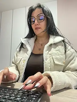 Snapshot of SWEETLILY18 chatting on March 3, 11:22 am SWEETLILY18 online show from March 3, 11:22 am