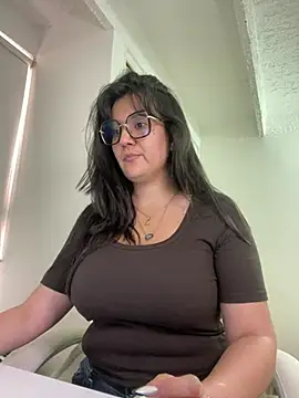 Snapshot of SWEETLILY18 chatting on March 3, 9:48 pm SWEETLILY18 online show from March 3, 9:48 pm