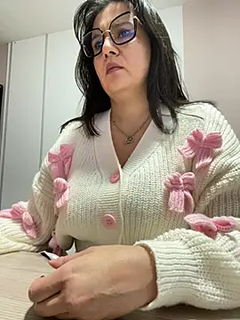 Snapshot of SWEETLILY18 chatting on March 7, 11:18 am SWEETLILY18 online show from March 7, 11:18 am