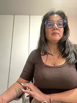 Snapshot of SWEETLILY18 chatting on February 26, 3:43 pm SWEETLILY18 online show from February 26, 3:43 pm