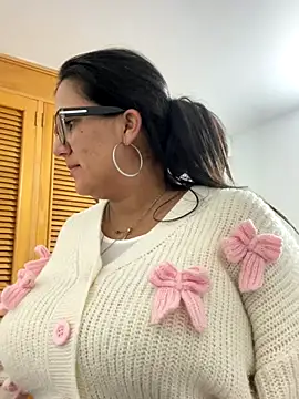 SWEETLILY18 online show from November 29, 9:15 pm