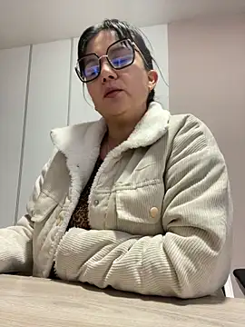 Snapshot of SWEETLILY18 chatting on March 5, 11:28 am SWEETLILY18 online show from March 5, 11:28 am