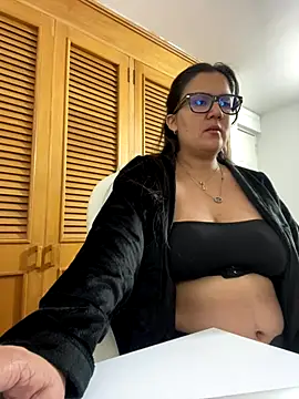 Snapshot of SWEETLILY18 chatting on September 22, 10:16 pm SWEETLILY18 online show from September 22, 10:16 pm