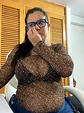 Snapshot of SWEETLILY18 chatting on October 23, 10:19 pm SWEETLILY18 online show from October 23, 10:19 pm