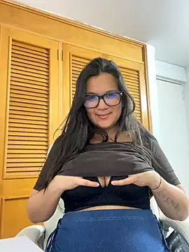 Snapshot of SWEETLILY18 chatting on October 16, 11:24 pm SWEETLILY18 online show from October 16, 11:24 pm