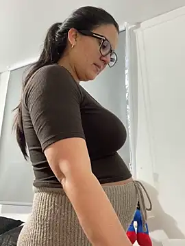 SWEETLILY18 online show from October 28, 10:20 pm