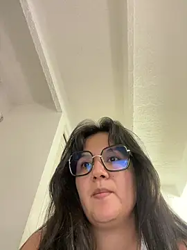 Snapshot of SWEETLILY18 chatting on February 18, 9:42 pm SWEETLILY18 online show from February 18, 9:42 pm
