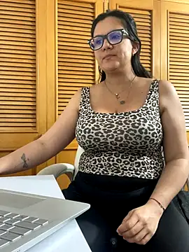 Snapshot of SWEETLILY18 chatting on September 19, 10:03 pm SWEETLILY18 online show from September 19, 10:03 pm