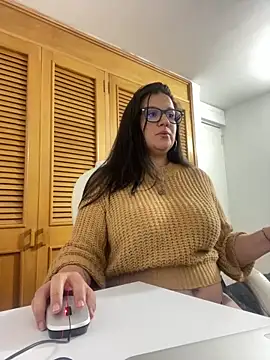 Snapshot of SWEETLILY18 chatting on October 3, 10:22 pm SWEETLILY18 online show from October 3, 10:22 pm