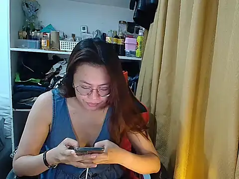 crizzybel online show from March 31, 8:00 pm